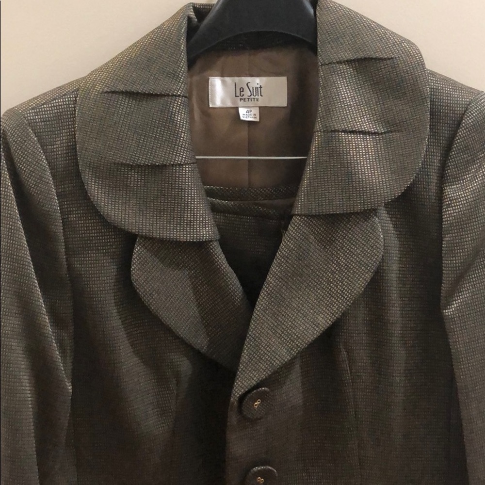 NWOT Le Suit Petite 2 Piece Suit